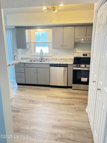 8207 Damascus Cir D1, Louisville, KY 40228