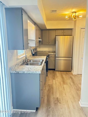 8207 Damascus Cir D1, Louisville, KY 40228