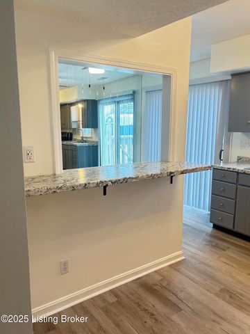 8207 Damascus Cir D1, Louisville, KY 40228