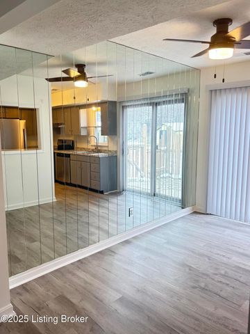 8207 Damascus Cir D1, Louisville, KY 40228