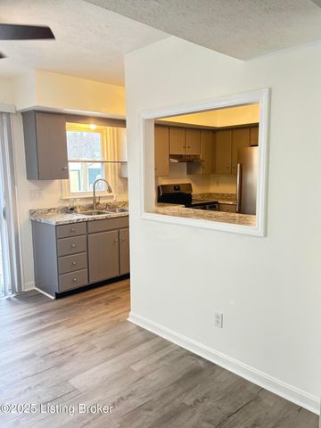 8207 Damascus Cir D1, Louisville, KY 40228