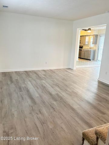 8207 Damascus Cir D1, Louisville, KY 40228