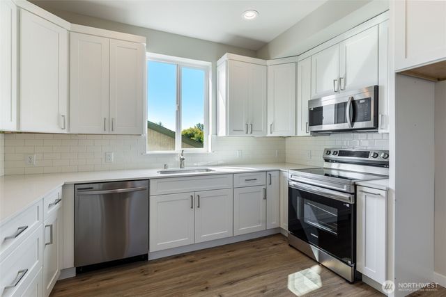 3330 58th Avenue NE, Tacoma, WA 98422