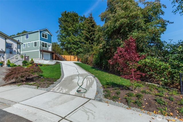 3330 58th Avenue NE, Tacoma, WA 98422