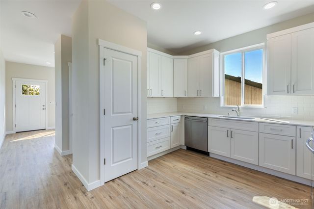 3330 58th Avenue NE, Tacoma, WA 98422