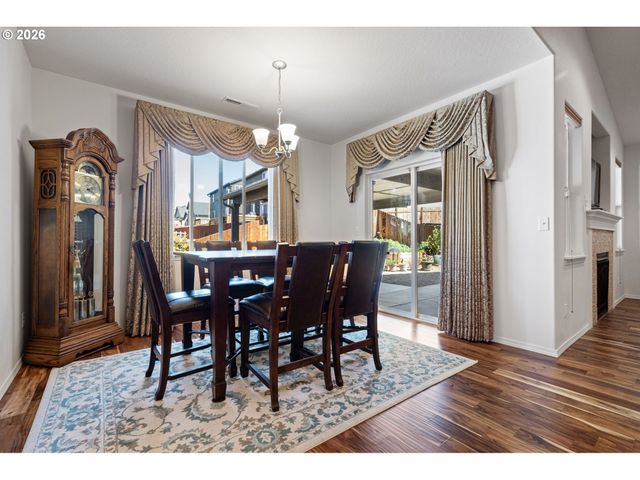 5460 PINEHURST St, Springfield, OR 97478