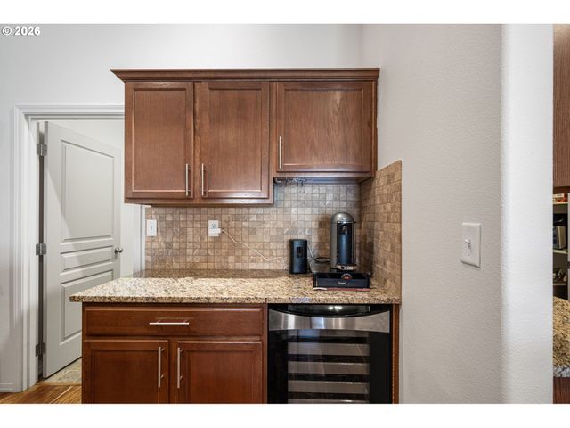 5460 PINEHURST St, Springfield, OR 97478