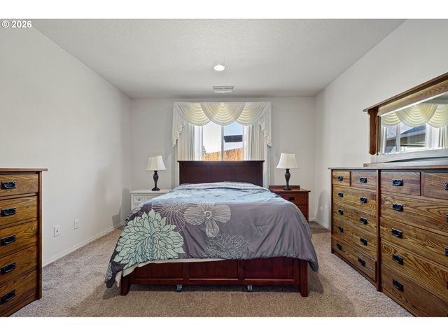 5460 PINEHURST St, Springfield, OR 97478