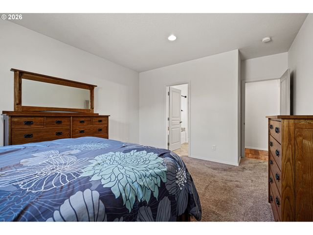 5460 PINEHURST St, Springfield, OR 97478