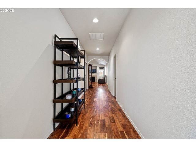 5460 PINEHURST St, Springfield, OR 97478