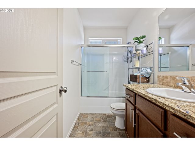 5460 PINEHURST St, Springfield, OR 97478