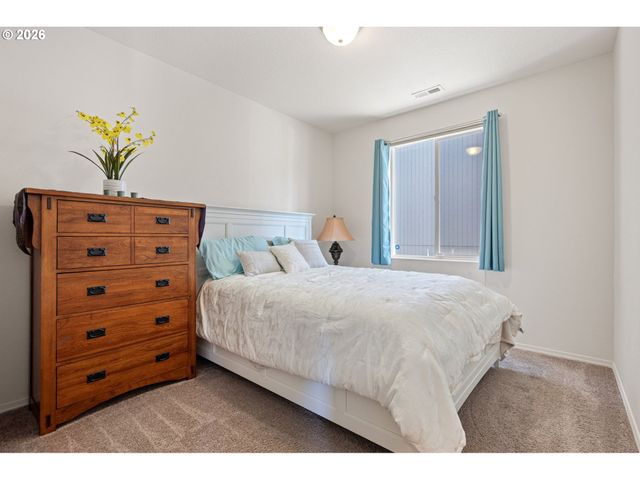 5460 PINEHURST St, Springfield, OR 97478