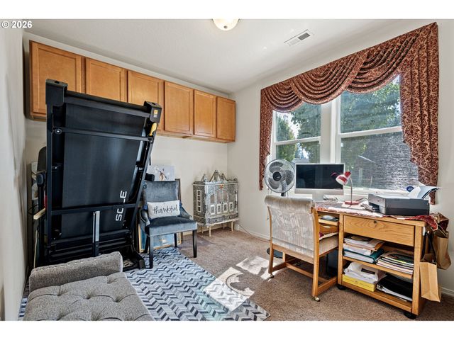 5460 PINEHURST St, Springfield, OR 97478