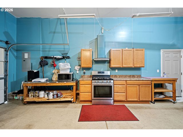 5460 PINEHURST St, Springfield, OR 97478