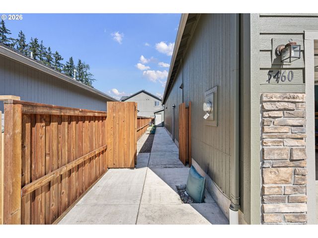 5460 PINEHURST St, Springfield, OR 97478