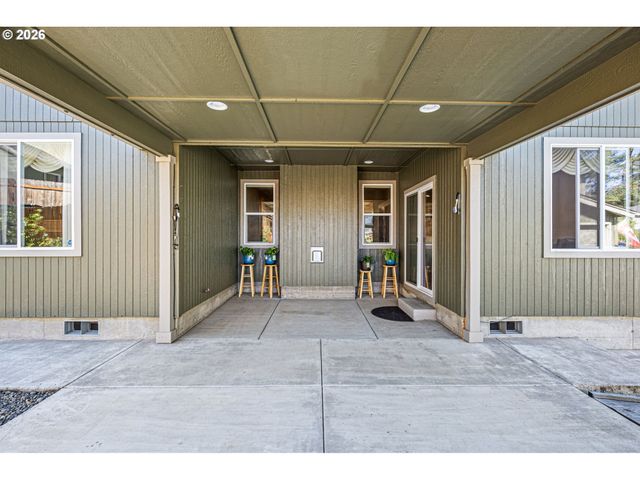 5460 PINEHURST St, Springfield, OR 97478