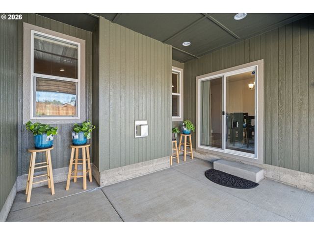 5460 PINEHURST St, Springfield, OR 97478