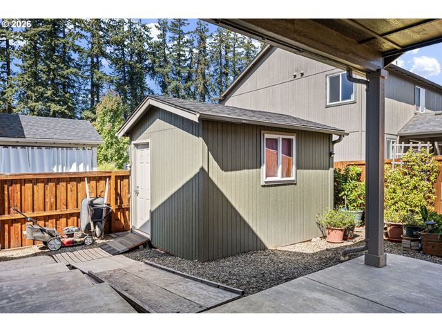5460 PINEHURST St, Springfield, OR 97478