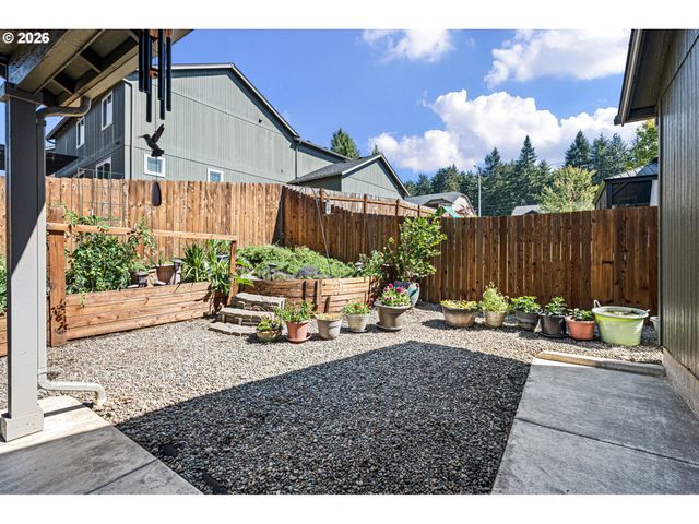5460 PINEHURST St, Springfield, OR 97478