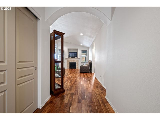 5460 PINEHURST St, Springfield, OR 97478