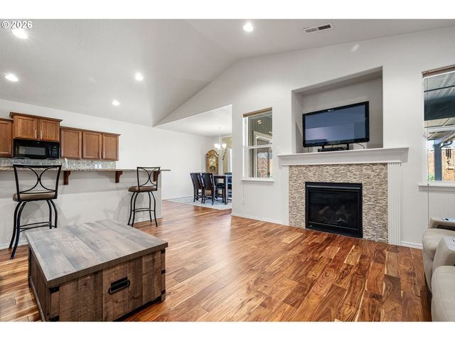 5460 PINEHURST St, Springfield, OR 97478