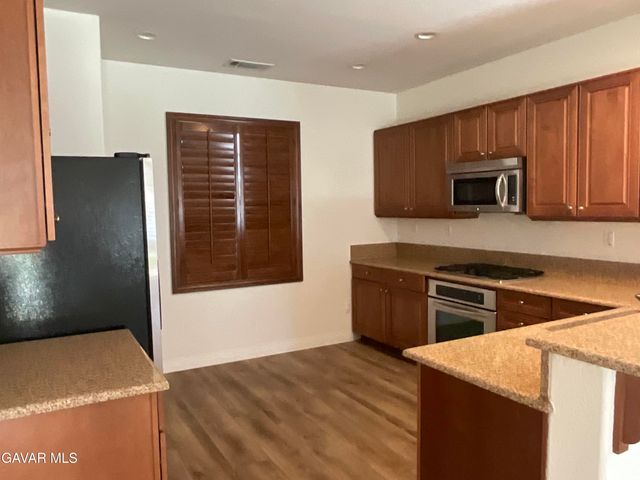 6126 W Avenue K1, Lancaster, CA 93536