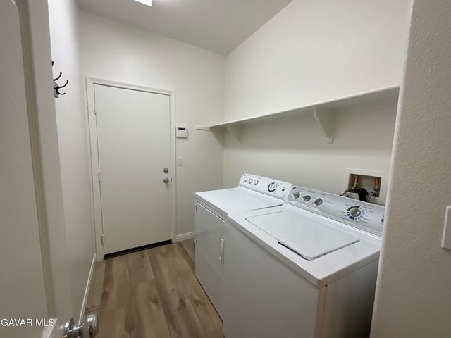 6126 W Avenue K1, Lancaster, CA 93536