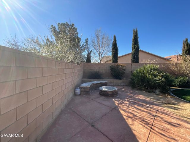 6126 W Avenue K1, Lancaster, CA 93536