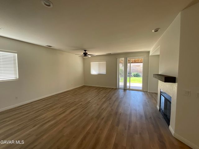 6126 W Avenue K1, Lancaster, CA 93536