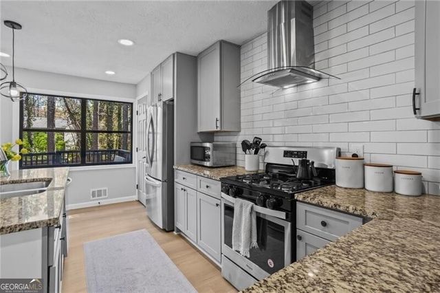 3065 Sumit Wood Drive NW, Kennesaw, GA 30152