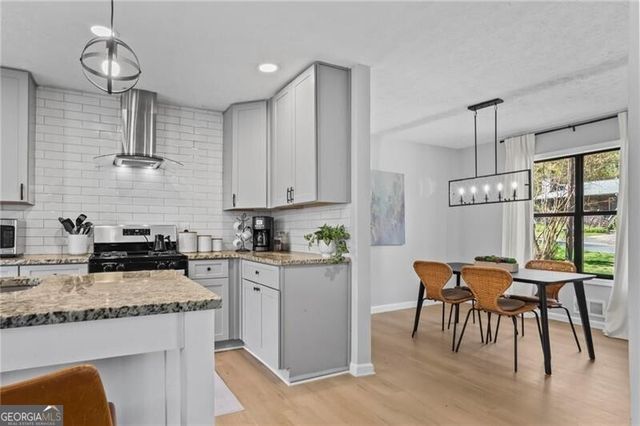 3065 Sumit Wood Drive NW, Kennesaw, GA 30152