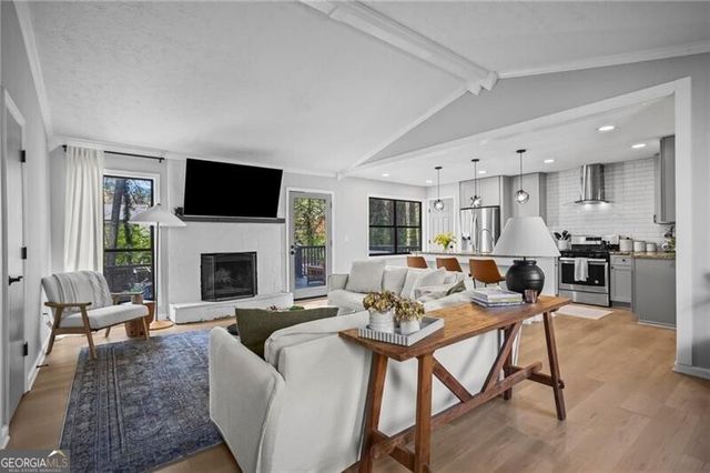 3065 Sumit Wood Drive NW, Kennesaw, GA 30152