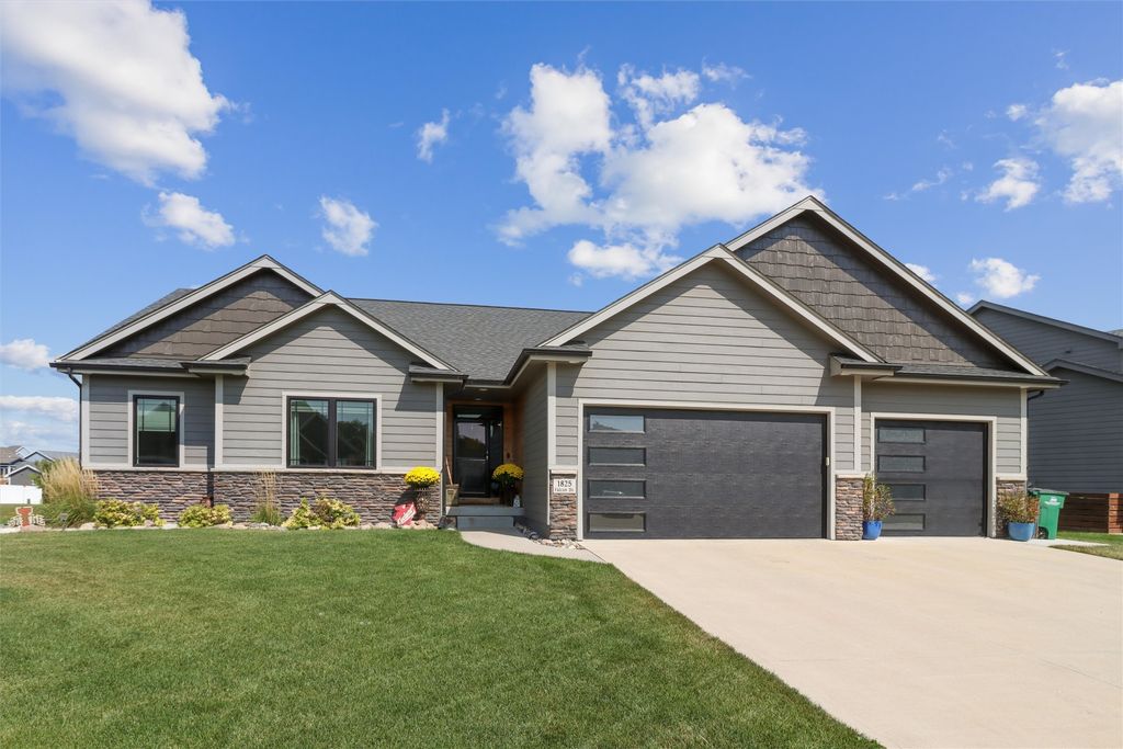 1825 Falcon Drive, Polk City, IA 50226