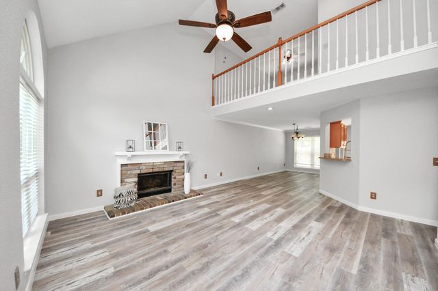 11 W Stony Bridge Court, The Woodlands, TX 77381