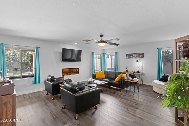 1694 E MEAD Drive, Chandler, AZ 85249