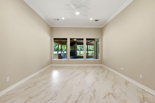 10965 Lake Forest Drive, Conroe, TX 77384