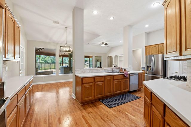 10965 Lake Forest Drive, Conroe, TX 77384