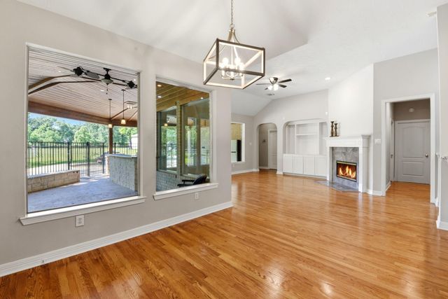 10965 Lake Forest Drive, Conroe, TX 77384