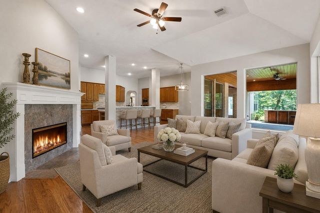 10965 Lake Forest Drive, Conroe, TX 77384