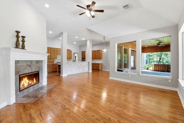 10965 Lake Forest Drive, Conroe, TX 77384