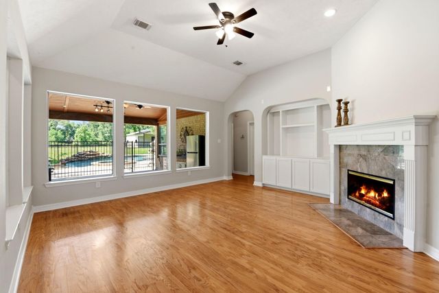 10965 Lake Forest Drive, Conroe, TX 77384