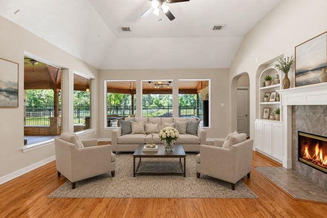 10965 Lake Forest Drive, Conroe, TX 77384