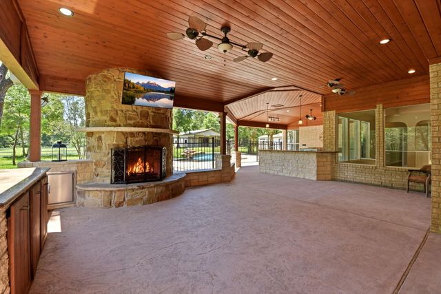 10965 Lake Forest Drive, Conroe, TX 77384