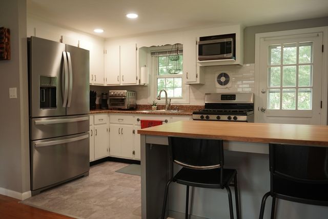 295 Oak St, Halifax, MA 02338