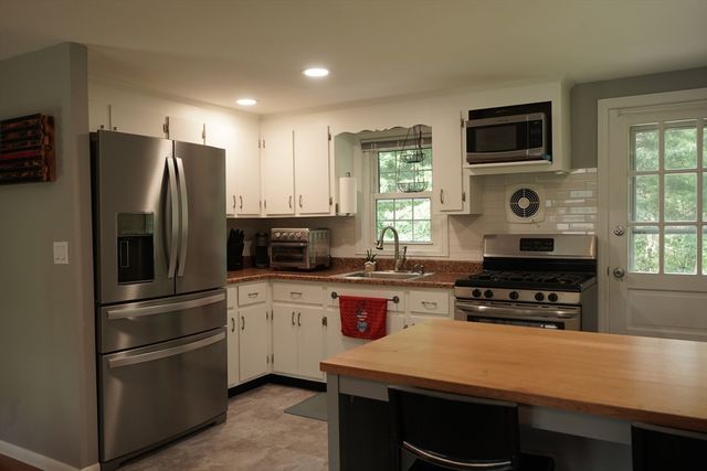 295 Oak St, Halifax, MA 02338