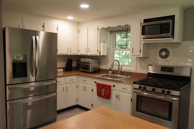 295 Oak St, Halifax, MA 02338