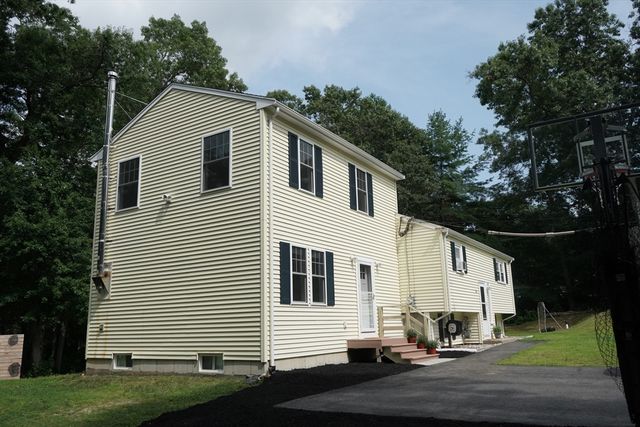 295 Oak St, Halifax, MA 02338