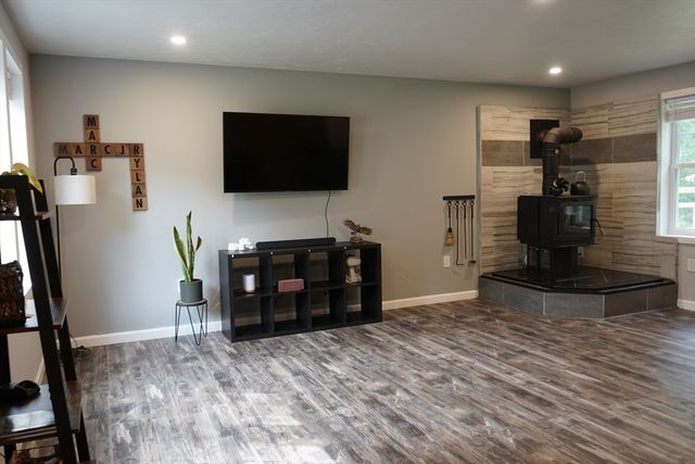 295 Oak St, Halifax, MA 02338