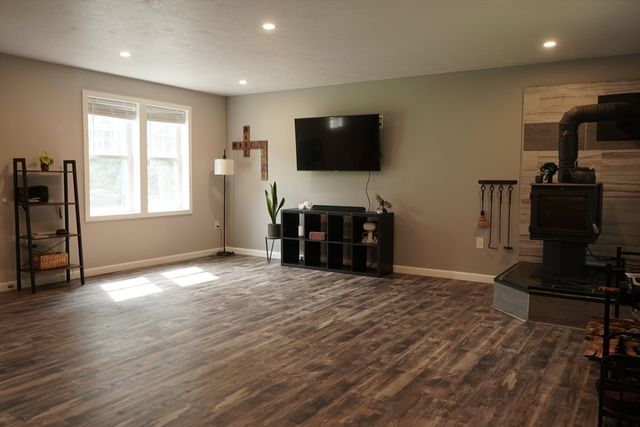 295 Oak St, Halifax, MA 02338