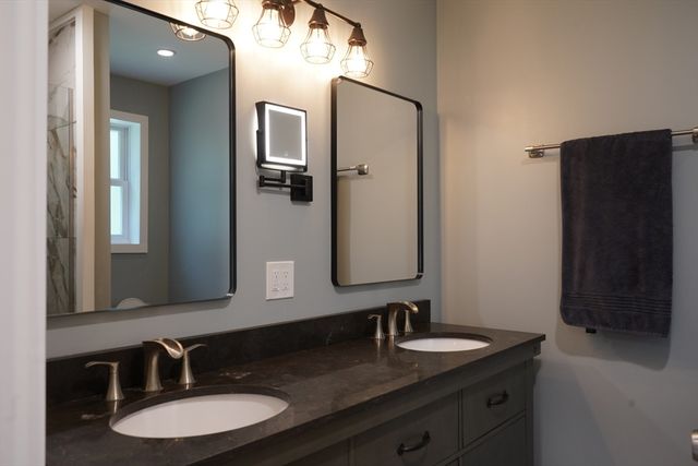 295 Oak St, Halifax, MA 02338